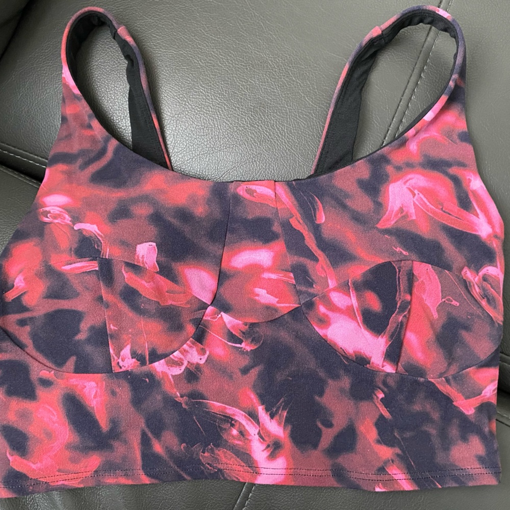 Sports cropped top